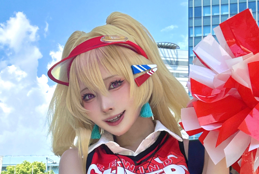 “本人すぎる再現度”シスル、『勝利の女神:NIKKE』クレイのチアガールコスで夏を席巻!