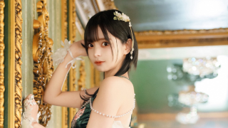 階段に咲く美しさ！早瀬みる、花柄ボディスーツで魅せた清楚×セクシーショット