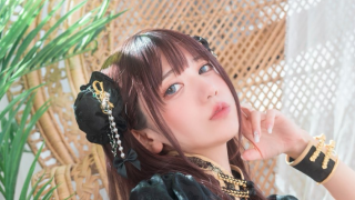 黒チャイナで圧倒！　くろうさぎ、美脚と大胆スリット姿にファン熱狂