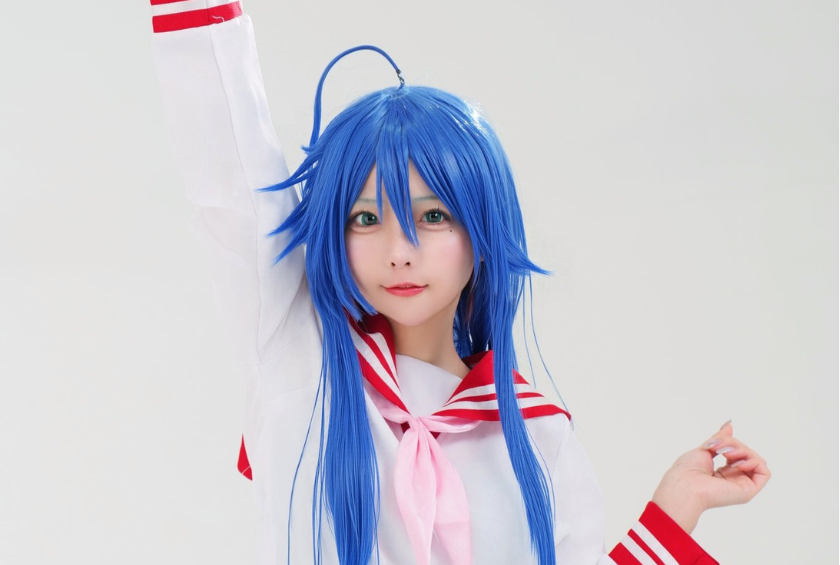 実写版こなた降臨!? ニャロメニア、「らき☆すた」制服コスで圧倒的再現度を披露！