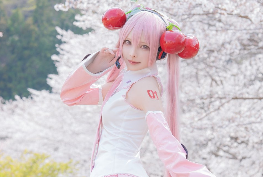 桜の精が降臨!? ゆゆ、満開の桜並木で魅せる「桜ミク」コスが幻想的すぎる！